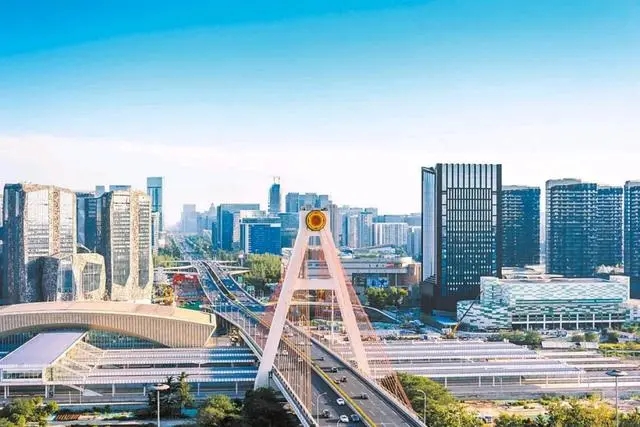 “新一线城市”有15个：成都第1，南京位居第8，沈阳、泉州没上榜